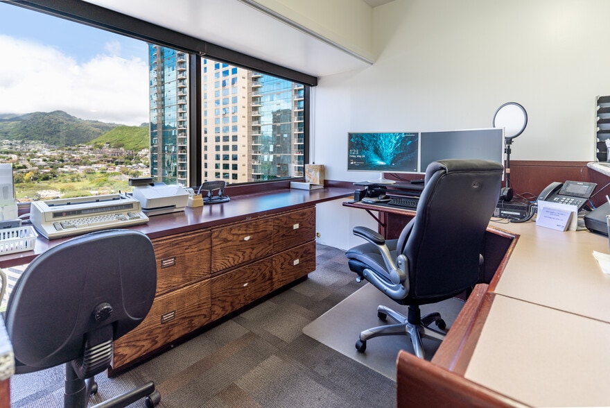 More Photos Of 1188 Bishop St, Honolulu Office For Sale