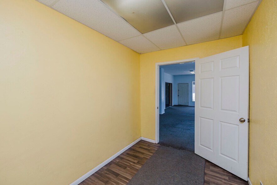 More Photos Of 2013 S Broadway St, Wichita Auto Dealership For Sale