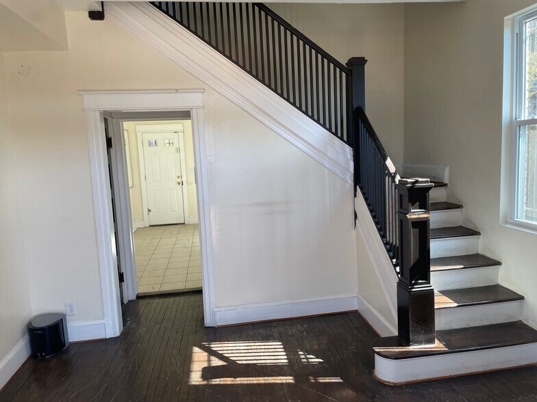 More Photos Of 3938 Benning Rd NE, Washington Office Residential For Sale