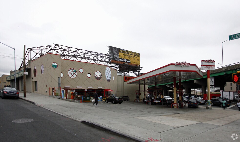 More Photos Of 250 Jackson Ave, Bronx Storefront Retail Office For Lease