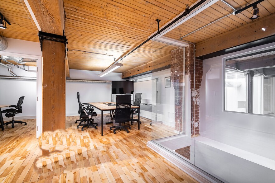 More Photos Of 387 Rue Saint-Paul O, Montréal Office For Sale