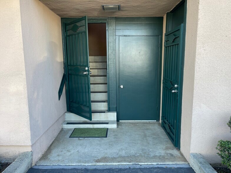 More Photos Of 1970 E Vista Way, Vista Freestanding For Sale