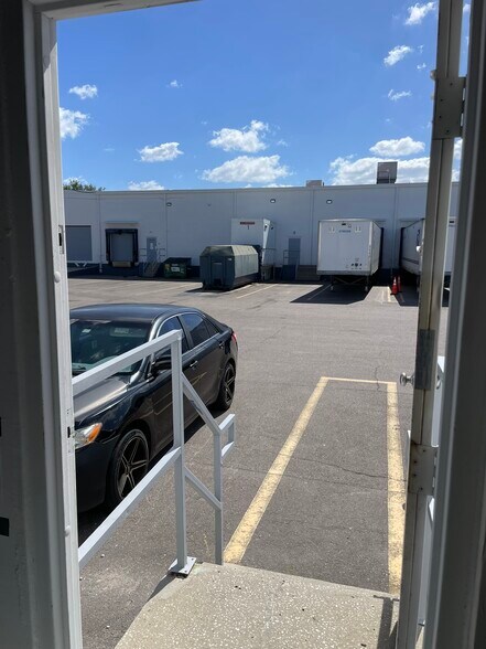 More Photos Of 6011 Benjamin Rd, Tampa Light Distribution For Lease