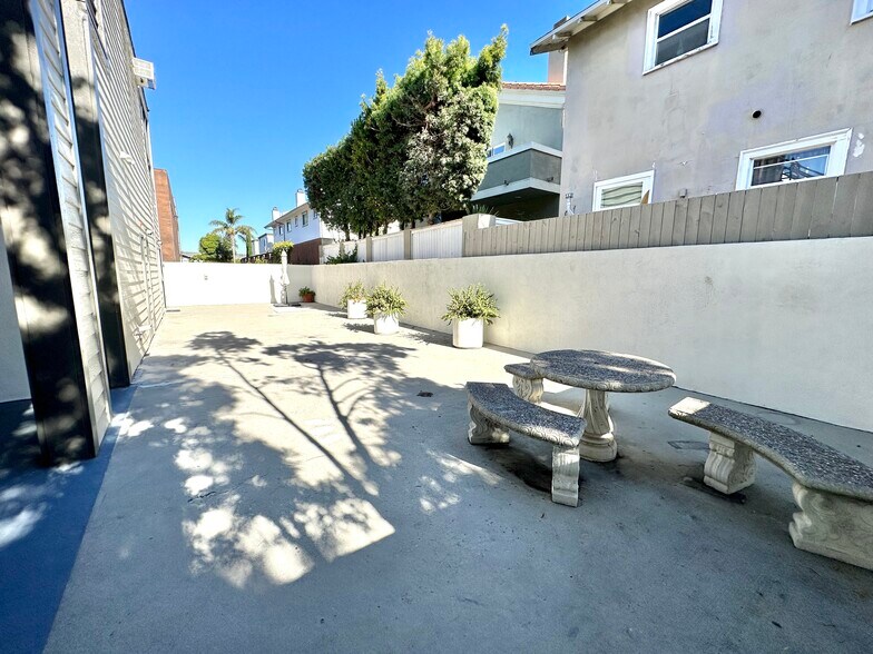 More Photos Of 220 S Pacific Coast Hwy, Redondo Beach Office Residential For Lease