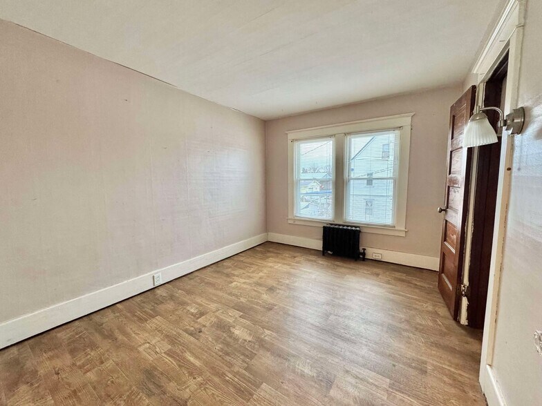 More Photos Of 301 E North St, Geneva Apartments For Sale