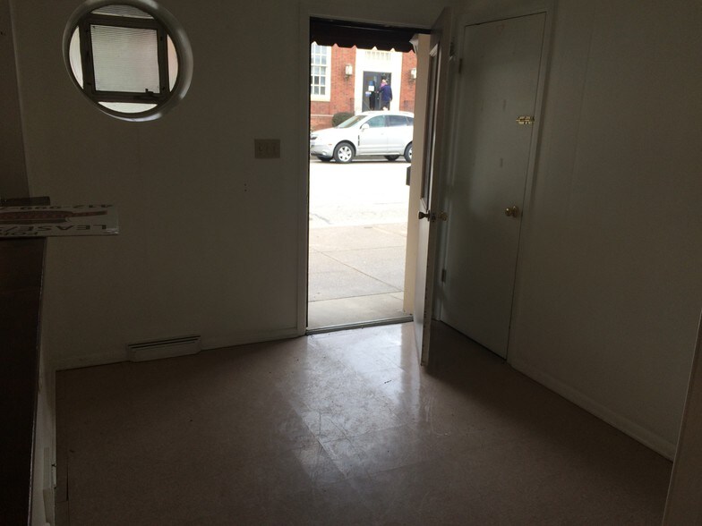 More Photos Of 820 Midland Ave, Midland Storefront Retail Residential For Lease