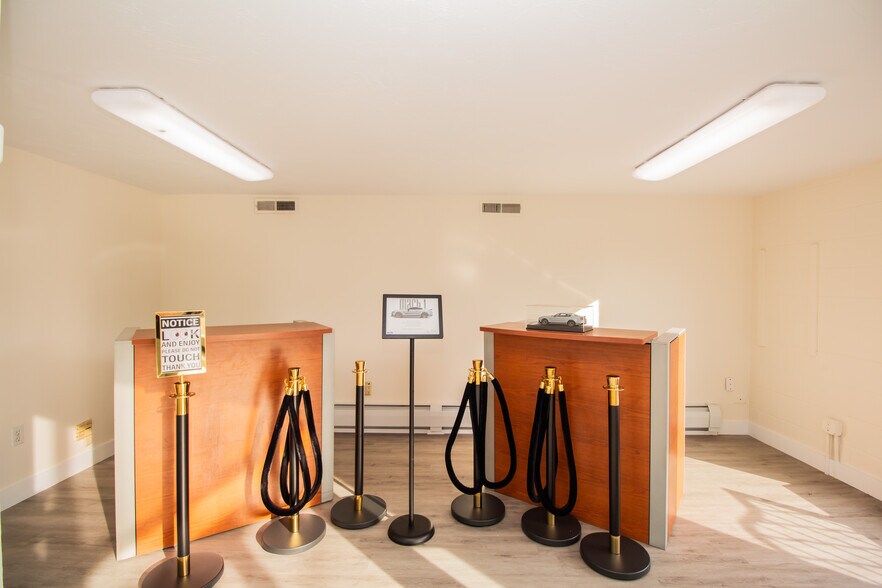 More Photos Of 191 W Main St, Dudley Auto Dealership For Lease