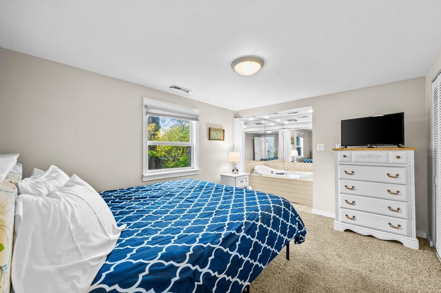 More Photos Of 231 E Buffalo St, New Buffalo Hotel For Sale