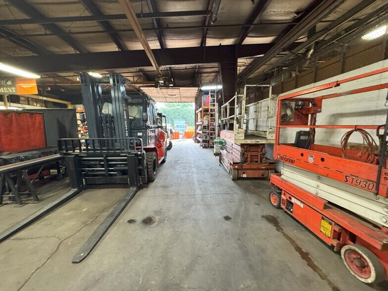 More Photos Of 127 N Walnut St, Lindenwood Industrial For Sale