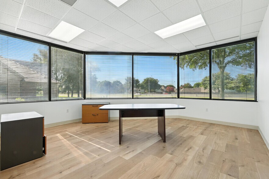 More Photos Of 1100 W Campbell Rd, Richardson Office For Sale
