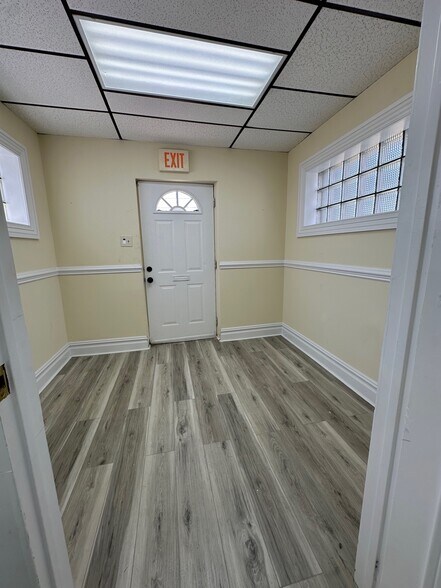 More Photos Of 1804 Oak Tree Rd, Edison Medical For Lease