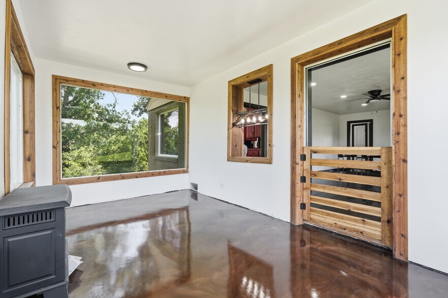 More Photos Of 10907 E 87th St, Raytown Multifamily For Sale