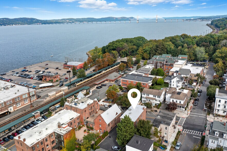 More Photos Of 12 Main St, Irvington Flex For Lease