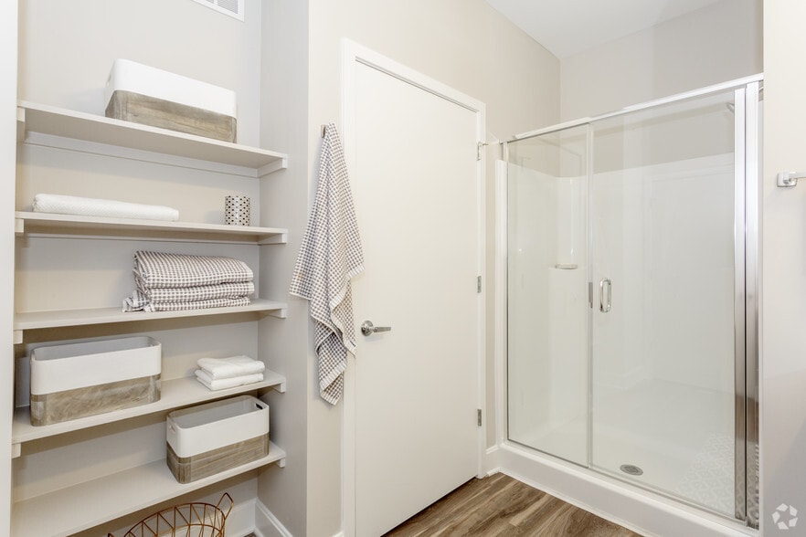 More Photos Of 1000 Berkley Pky, Kansas City Apartments For Sale