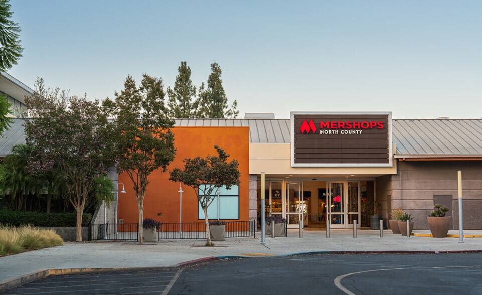 More Photos Of 272 E Via Rancho Pkwy, Escondido Unknown For Lease