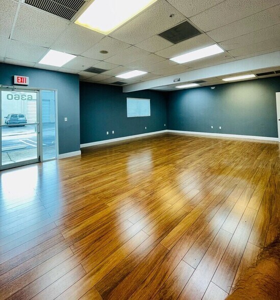 More Photos Of 6360 NW 99th Ave, Doral Warehouse For Lease