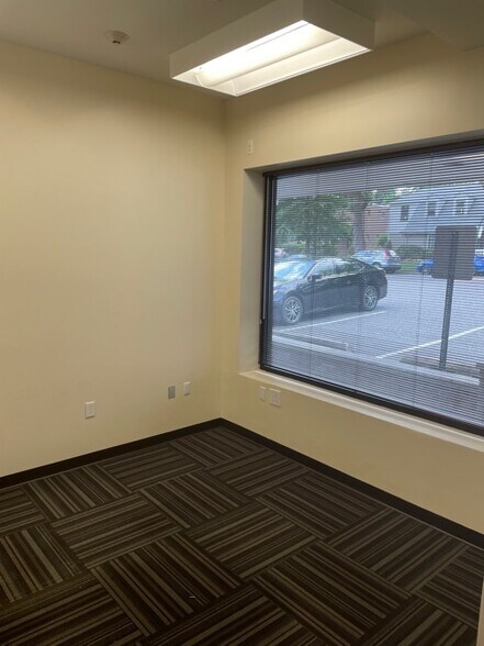 More Photos Of 885-889 Teaneck Rd, Teaneck Freestanding For Lease