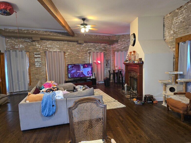 More Photos Of 4263 Lincoln Ave, Chicago Restaurant For Sale
