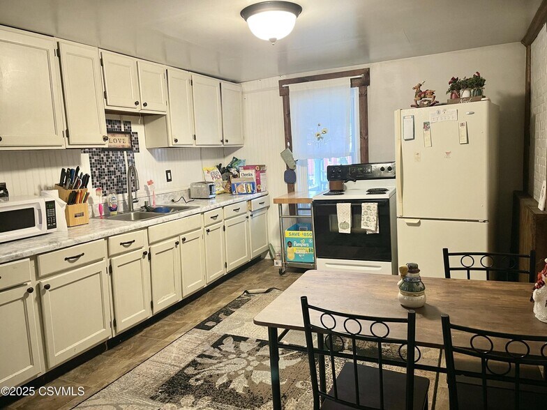 More Photos Of 427 Chestnut St, Mifflinburg Apartments For Sale