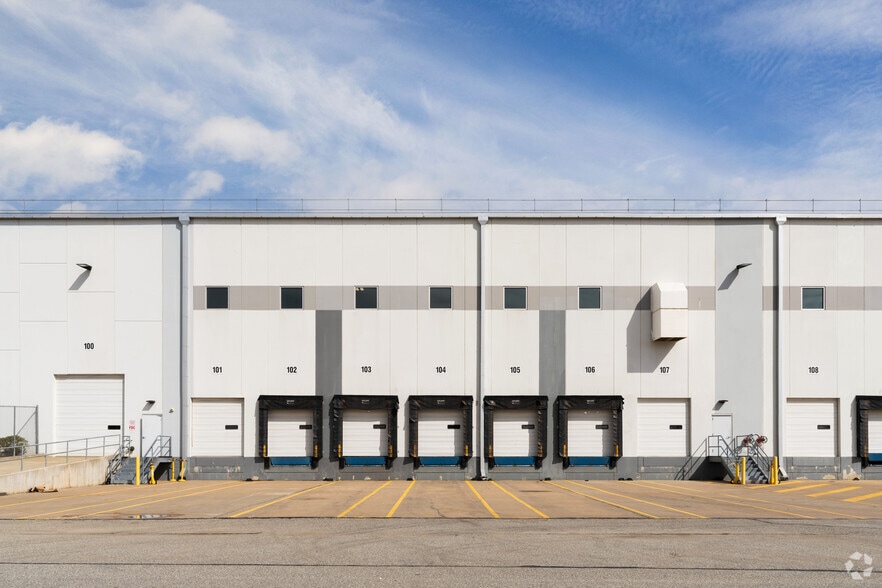 More Photos Of 586 Gulf Ave, Staten Island Distribution For Lease