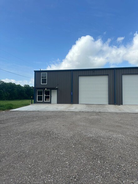 Primary Photo Of 4072 Old Lorena Rd, Lorena Light Manufacturing For Lease