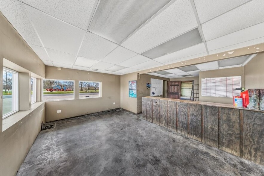 More Photos Of 5982 W State Road 32, Anderson Service Station For Sale