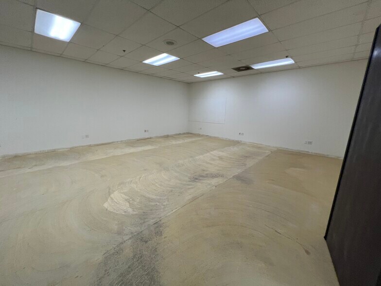 More Photos Of 15650 El Prado Rd, Chino Warehouse For Lease