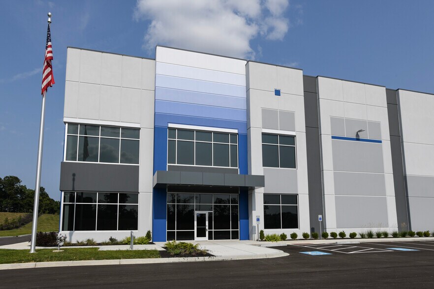 More Photos Of 1710 Lakeland Park Dr, Burlington Warehouse For Lease