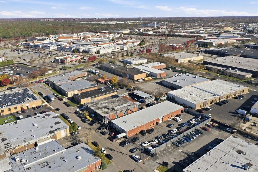 More Photos Of 11 Lucon Dr, Deer Park Showroom For Lease