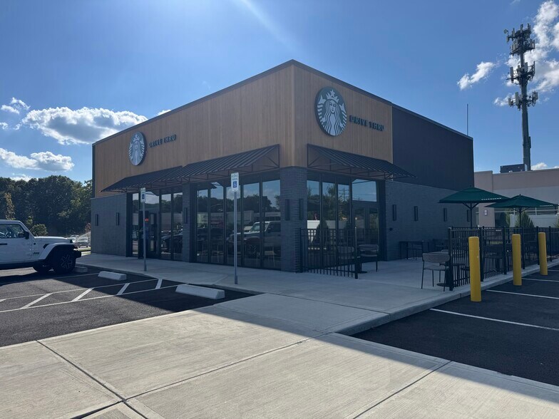 More Photos Of 2574 W Shore Rd, Warwick General Retail For Lease