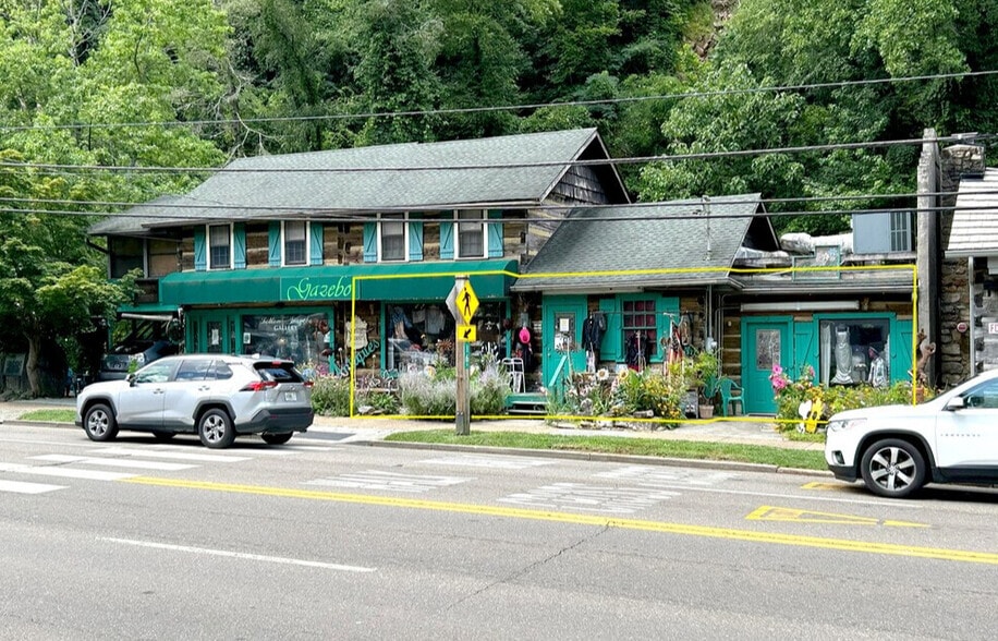 Primary Photo Of 377 Parkway, Gatlinburg Freestanding For Lease