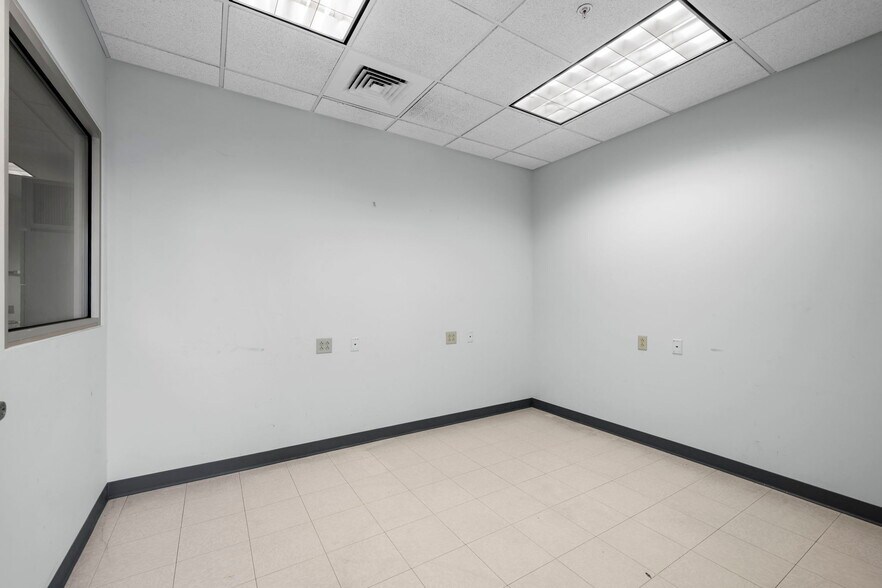 More Photos Of 801 N 2nd St, Berthoud Distribution For Sale