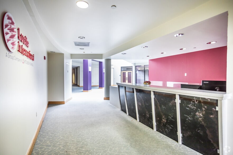 More Photos Of 7275 Goodlett Farms Pky, Cordova Light Distribution For Lease