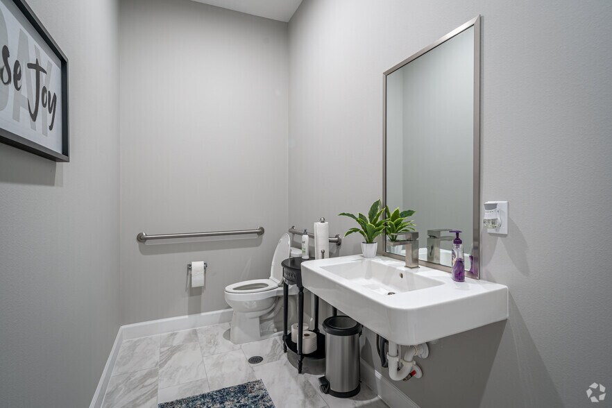 More Photos Of 2035 N. Mason Road, Katy Medical For Sale