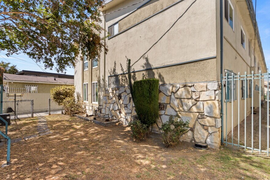 More Photos Of 3823 Wisconsin St, Los Angeles Apartments For Sale