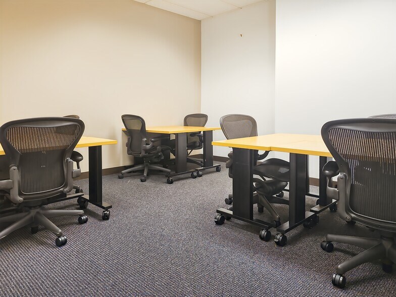 More Photos Of 841 Prudential Dr, Jacksonville Coworking Space