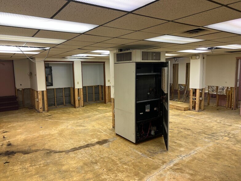 More Photos Of 272 Main Street, Nicholson Office For Sale
