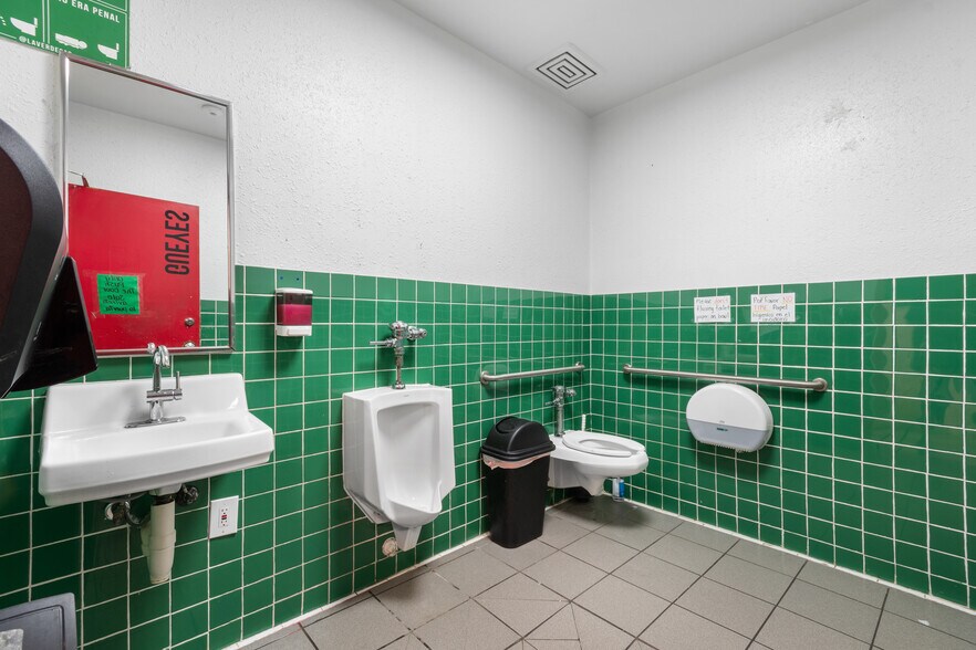 More Photos Of 2002 State Highway 66, Garland Service Station For Sale