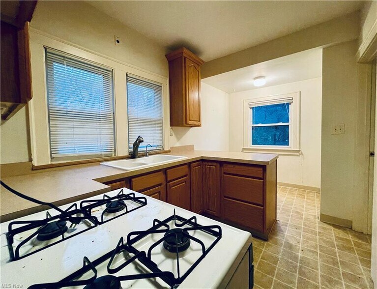 More Photos Of 21950 Euclid Ave, Euclid Storefront Retail Residential For Sale