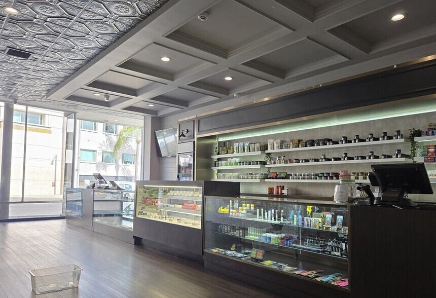 More Photos Of 14000 Ventura Blvd, Sherman Oaks Freestanding For Sale