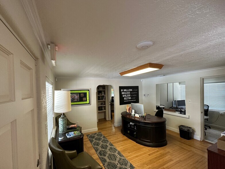 More Photos Of 904 W New York Ave, Deland Office For Sale