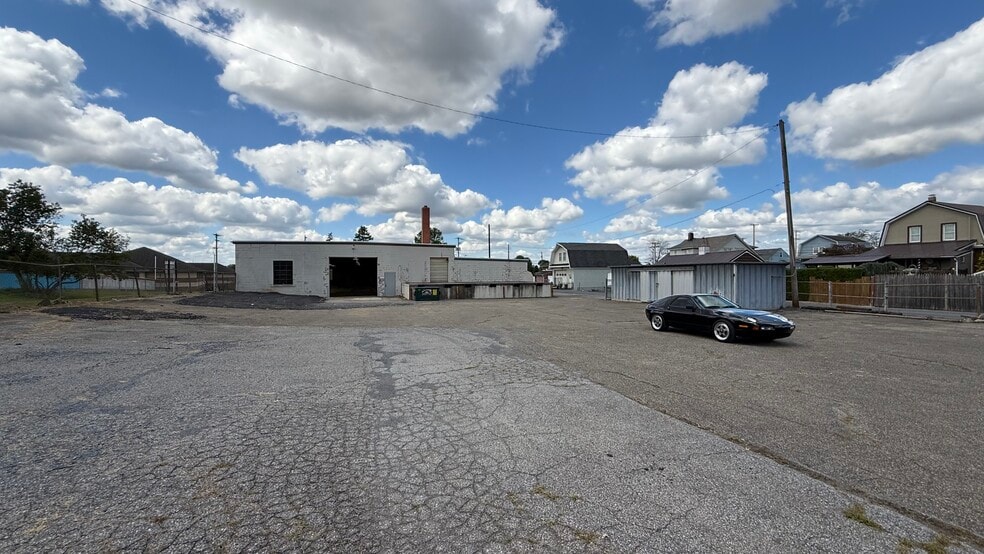 More Photos Of 1350 Balata St, Easton Warehouse For Sale