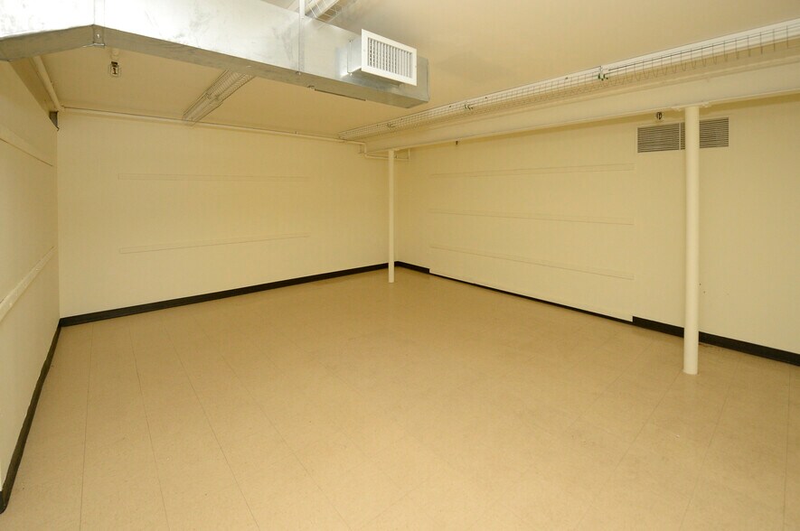 More Photos Of 222 E Ridgewood Ave, Ridgewood Freestanding For Lease
