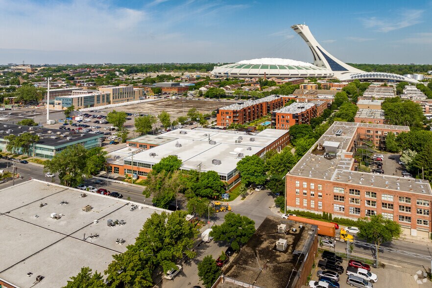 More Photos Of 2260 Av Aird, Montréal Light Distribution For Lease