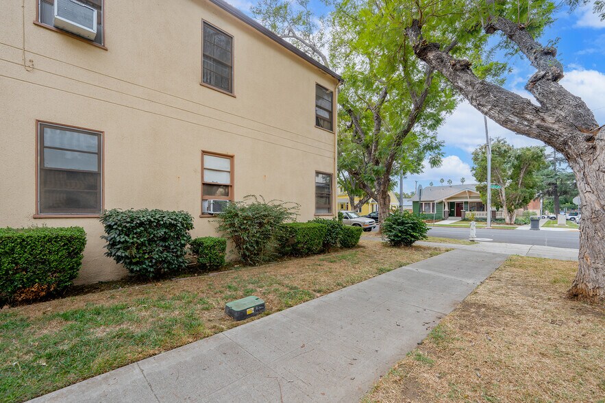 More Photos Of 833 N Lacy St, Santa Ana Apartments For Sale