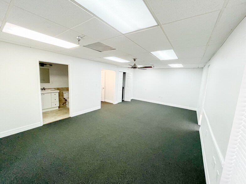 More Photos Of 2402 Clark St, Apopka Manufacturing For Lease