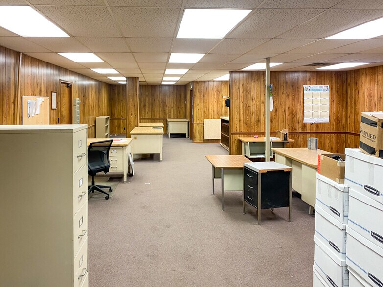 More Photos Of 2525 Rock Rd, Granite City Warehouse For Sale