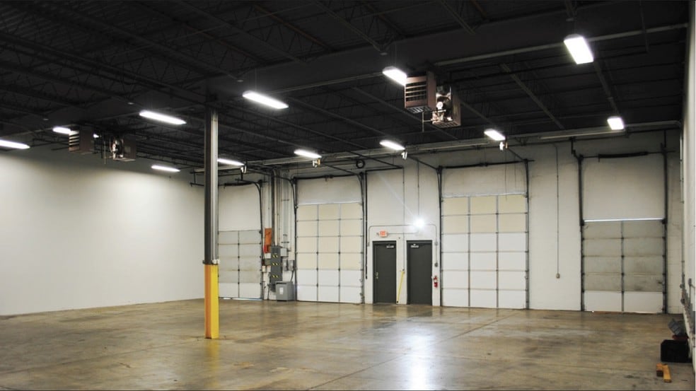 More Photos Of 197 Ridgeview Center Dr, Duncan Flex For Lease