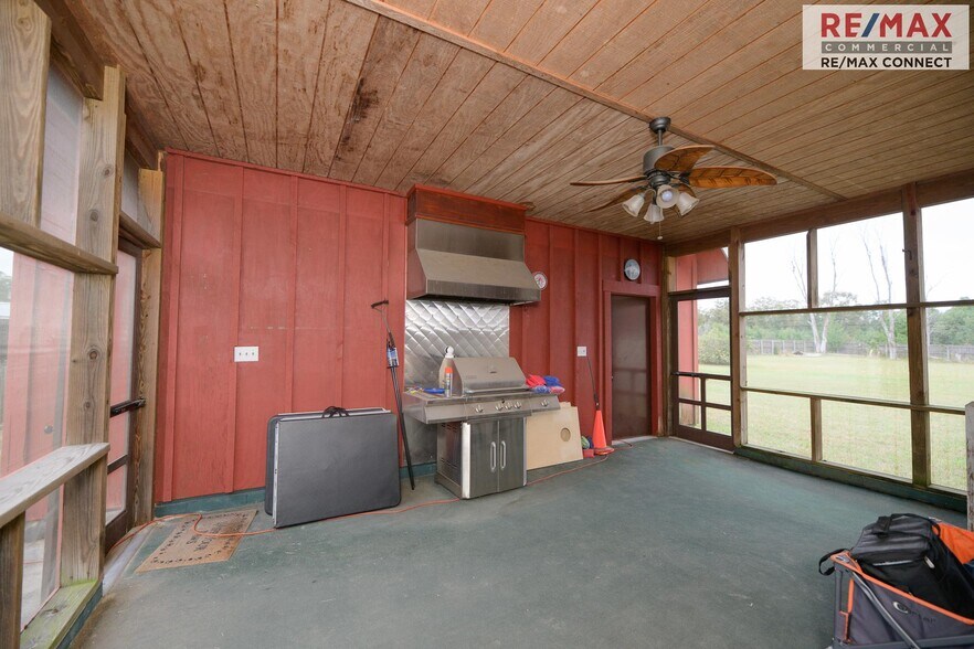 More Photos Of 17466 Benns Church Blvd, Smithfield Freestanding For Sale