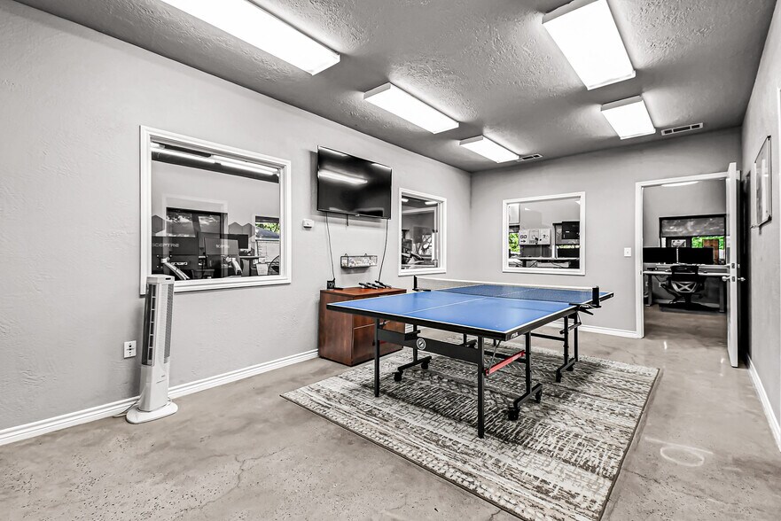 More Photos Of 122 Heatherwood Dr, Spring Loft Creative Space For Lease